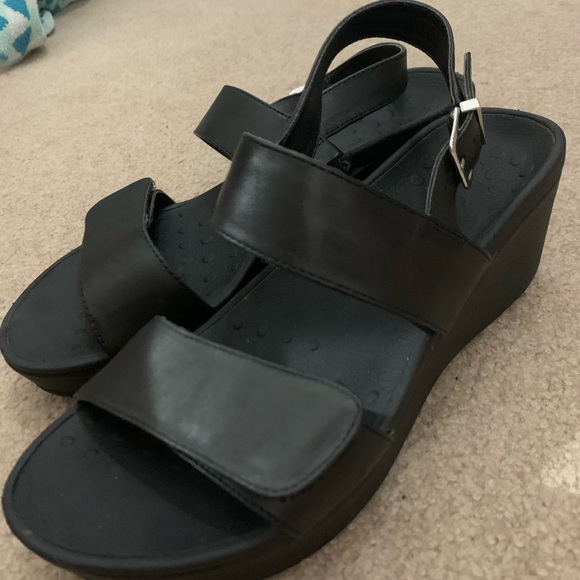 vionic black wedge sandals